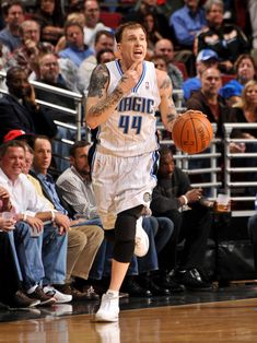 普里查德和沃尔什第二节得分均上双，上半场合砍28分9板6助