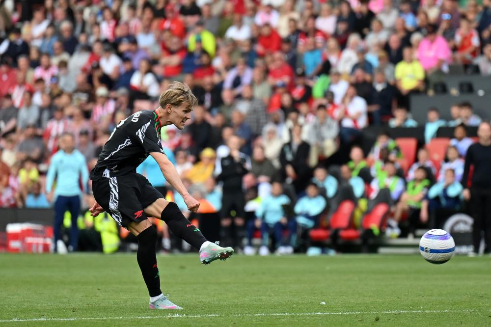 尤尔曼德：马扎腿部有些不适；霍夫曼预判强，是球队重要一员