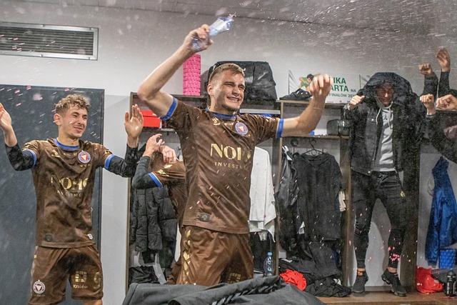 错失绝平机会，帕罗特补时阶段勺子点球打飞