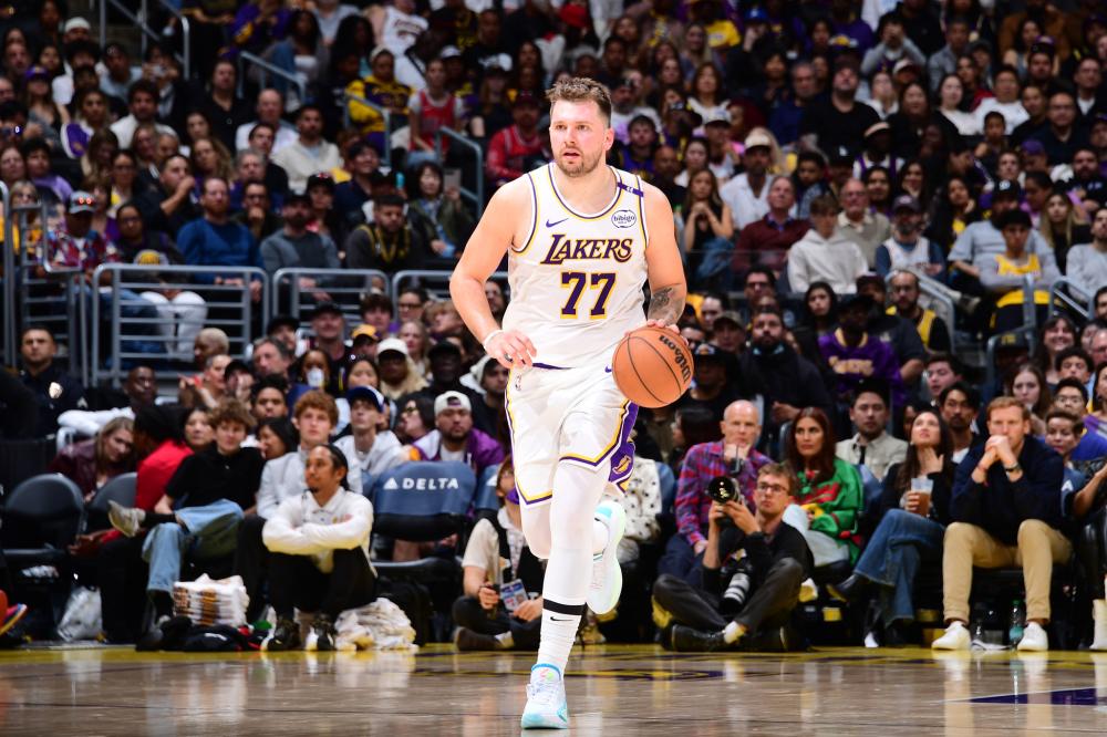 意大利上一场参加世界杯的首发11人：6人已退役，2人无球队